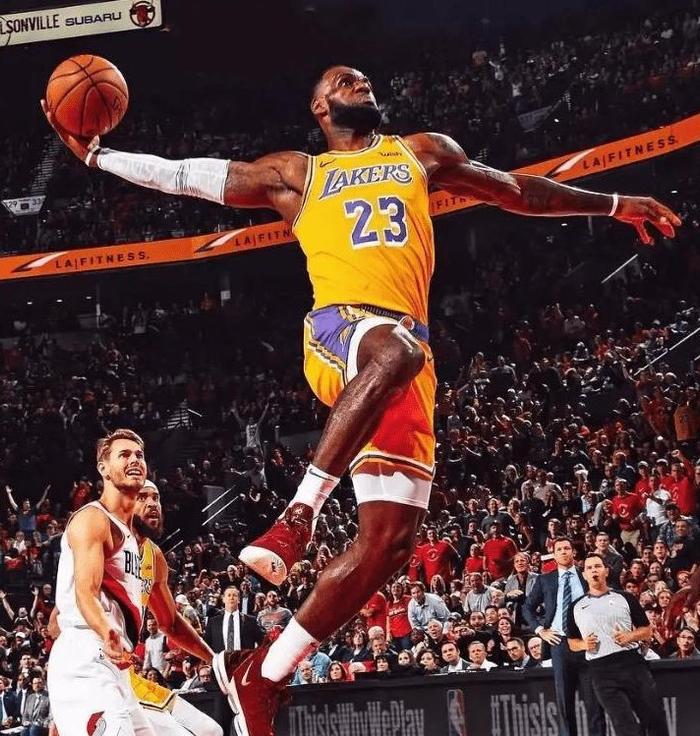 开云体育平台-包含詹姆斯连续二十场比赛得分超过比赛局势复杂，TES不断突破！的词条